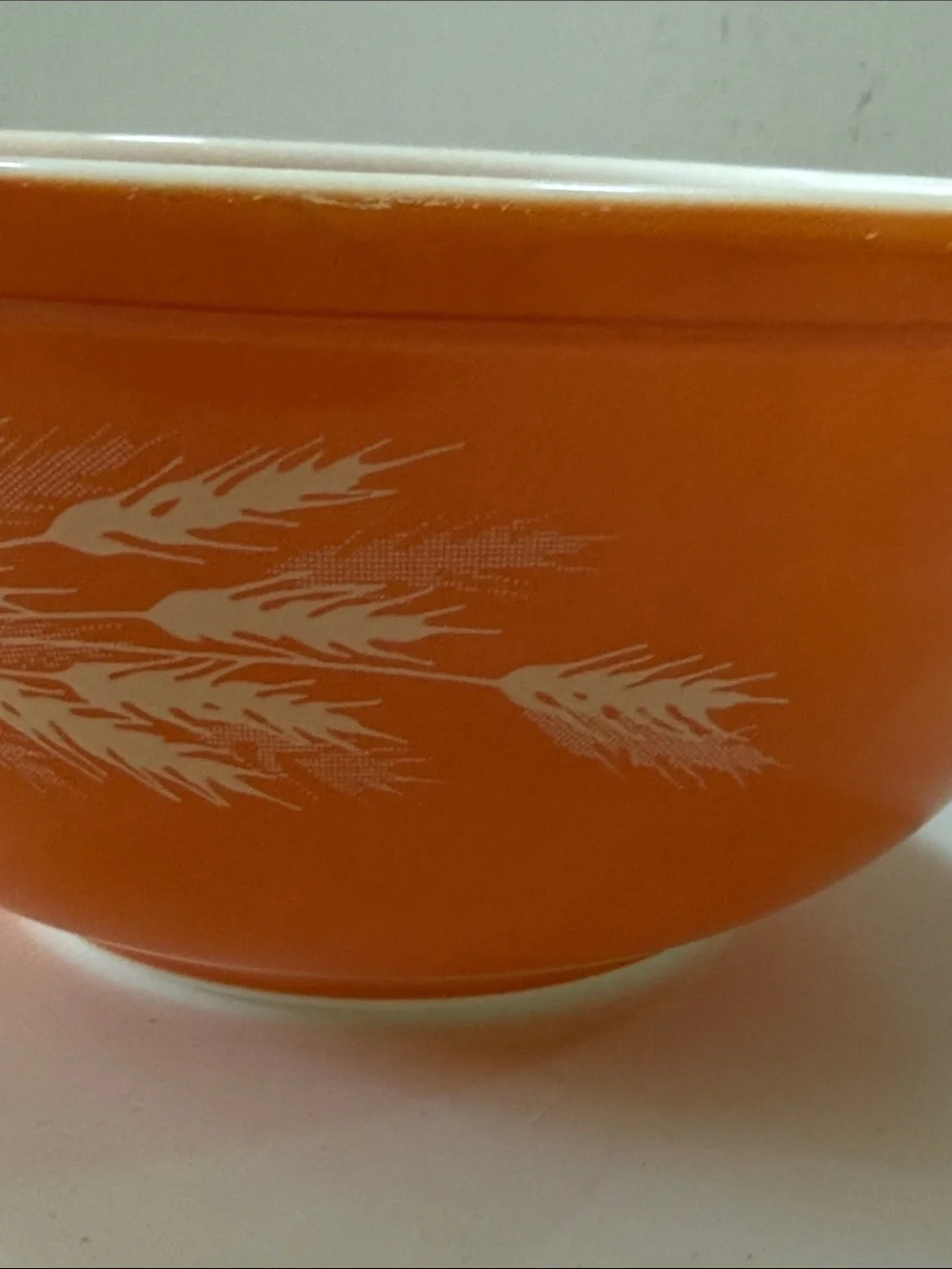 PYREX Orange Wheat Motif Mixing Bowl with White Interior 2.5 Quarts